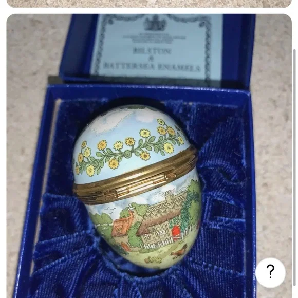 Beautiful Easter egg 1980 new inbox 2 inches and size Halcyon enamel egg